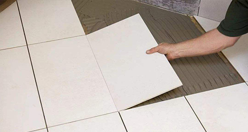 貼磚時如何選擇干鋪和濕鋪？